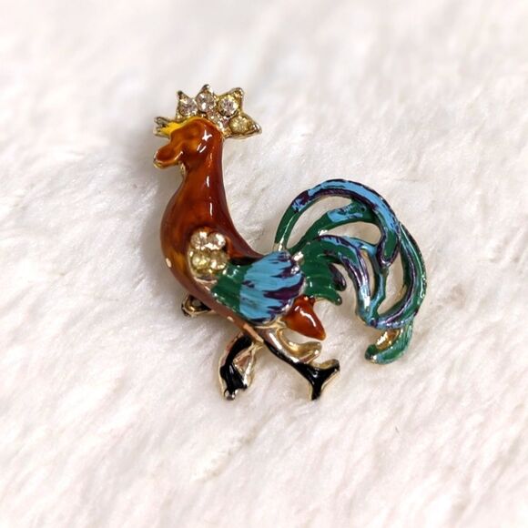 Vintage Enamel and Goldtone Rooster Brooche with Rhinestone Accents - Picture 8 of 9